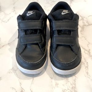Toddler Nike Velcro shoes 8c